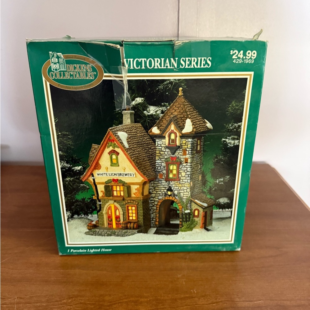 Vintage Victorian Series Lighted village House